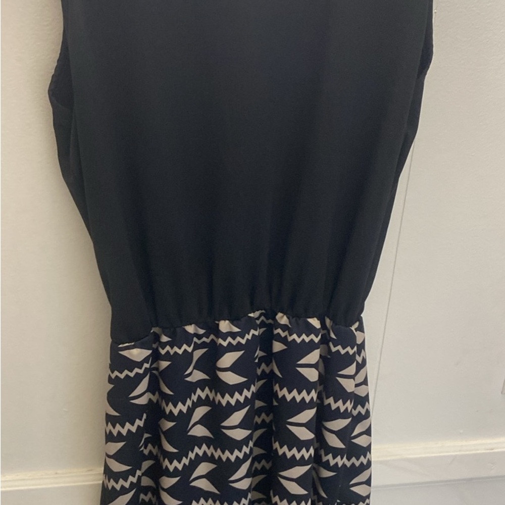 Elegant Black and Gray Patterned Dress
